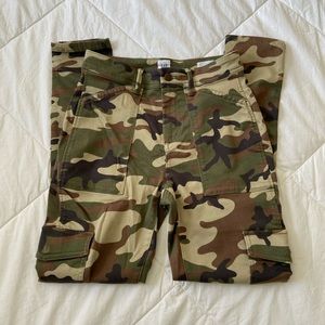⭐️ High Rise Camo Cargo Skinny Jeans ⭐️